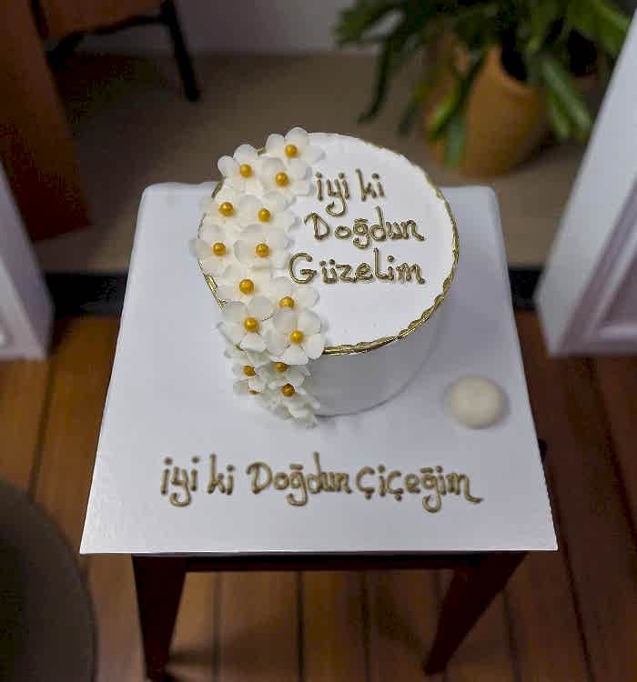 Butik Papatya Detaylı Doğum Günü Pastası