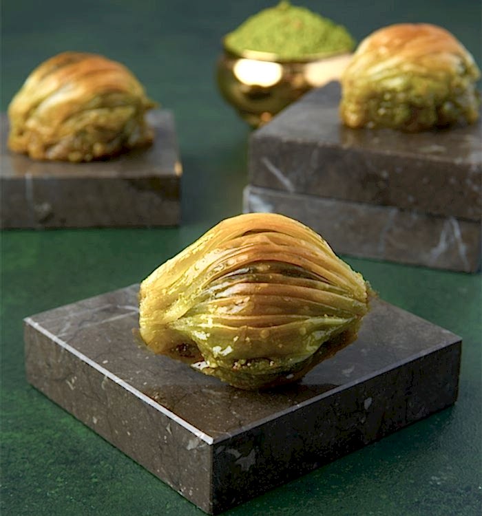 Fıstıklı Midye Baklava (1 Adet)