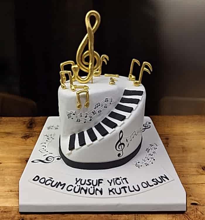 Müzik ve Notalar Konsept Doğum Günü Pastası