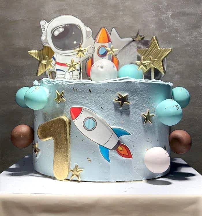 Uzay Temalı ve Astronotlu Özel Pasta