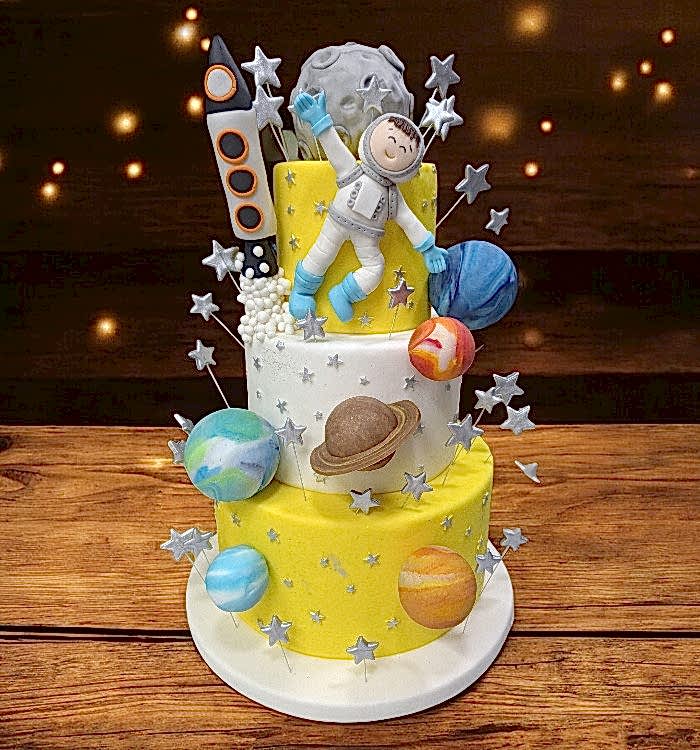 Uzay ve Astronot Temalı Pasta